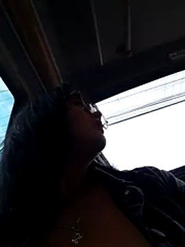 lara moon25 online show from 11.25.25