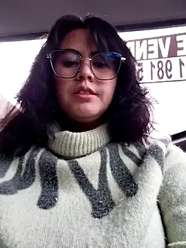 lara moon25 online show from 12.15.25