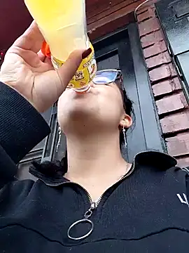 lara moon25 online show from 12.18.25