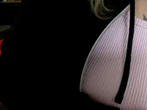 Snapshot of vanillesoumise chatting on 12.05.24 vanillesoumise online show from 12.05.24