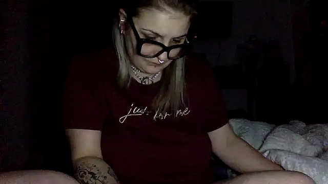 Snapshot of vanillesoumise chatting on 02.06.25 vanillesoumise online show from 02.06.25