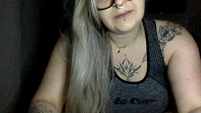 Snapshot of vanillesoumise chatting on 02.10.25 vanillesoumise online show from 02.10.25