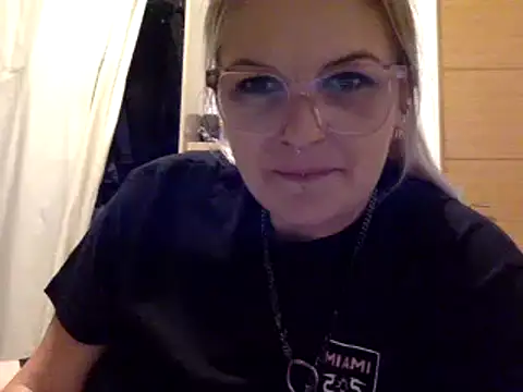 Snapshot of vanillesoumise chatting on 09.14.25 vanillesoumise online show from 09.14.25