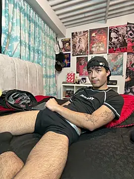 Snapshot of dylan_fun18 chatting on 06.11.26 dylan fun18 online show from 06.11.26