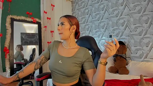 Snapshot of Sophiee_Hill chatting on 01.14.26 Sophiee Hill online show from 01.14.26