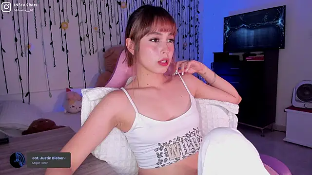 Snapshot of alice_guerin_ chatting on 01.12.25 alice guerin online show from 01.12.25