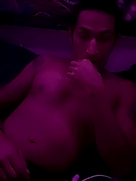 LargeDominoes online show from 04.12.26