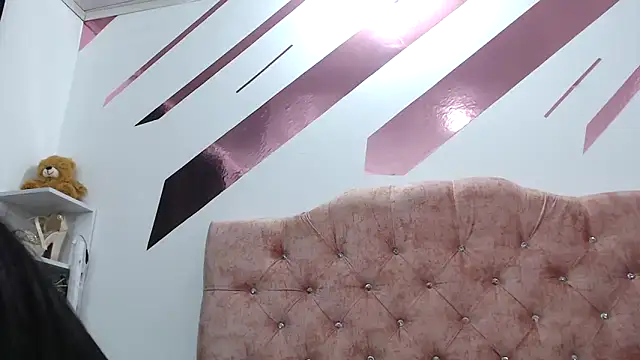 Snapshot of Kitten_Hot_ chatting on 09.11.25 Kitten Hot online show from 09.11.25