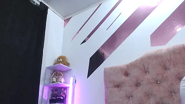 Snapshot of Kitten_Hot_ chatting on 10.02.25 Kitten Hot online show from 10.02.25