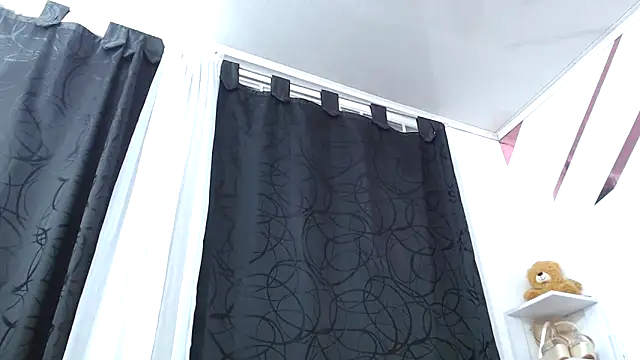 Snapshot of Kitten_Hot_ chatting on 10.21.25 Kitten Hot online show from 10.21.25