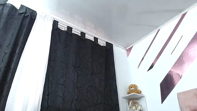 Snapshot of Kitten_Hot_ chatting on 10.23.25 Kitten Hot online show from 10.23.25