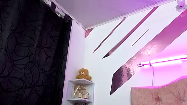 Snapshot of Kitten_Hot_ chatting on 10.31.25 Kitten Hot online show from 10.31.25