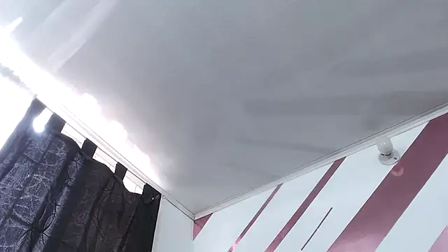 Snapshot of Kitten_Hot_ chatting on 11.15.25 Kitten Hot online show from 11.15.25