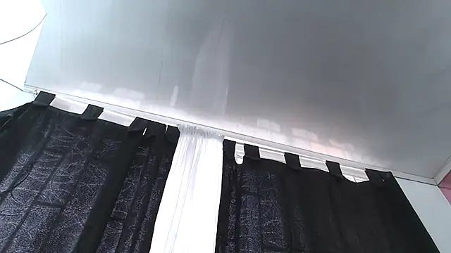 Snapshot of Kitten_Hot_ chatting on 11.26.25 Kitten Hot online show from 11.26.25