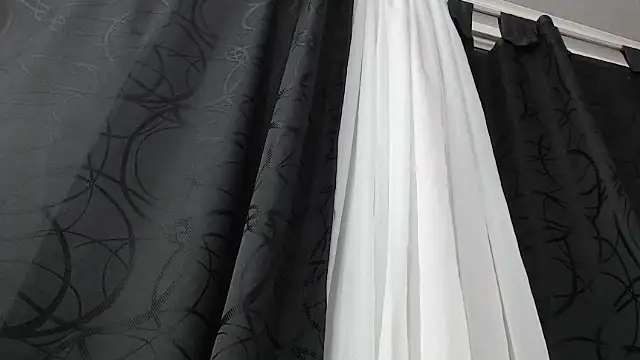 Snapshot of Kitten_Hot_ chatting on 12.19.25 Kitten Hot online show from 12.19.25