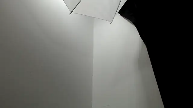 Snapshot of Kitten_Hot_ chatting on 12.20.25 Kitten Hot online show from 12.20.25