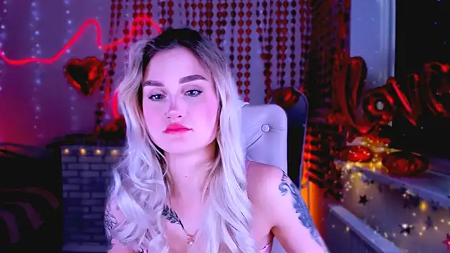 Snapshot of _Ravenaa chatting on 02.24.25 Ravenaa online show from 02.24.25