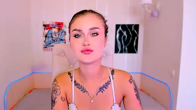 Snapshot of _Ravenaa chatting on 09.22.25 Ravenaa online show from 09.22.25