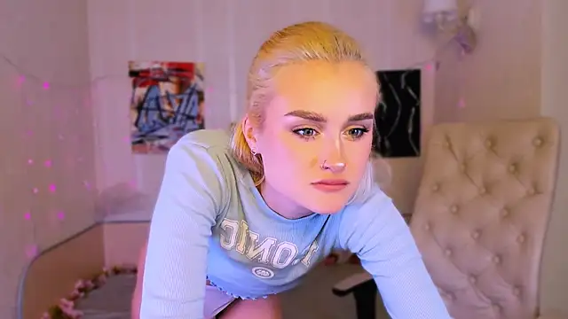  Ravenaa online show from 11.03.25