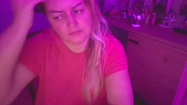 Snapshot of Meliss_Official9 chatting on 12.19.25 Meliss Official9 online show from 12.19.25