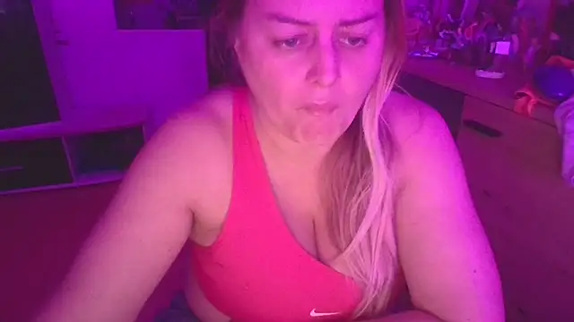 Snapshot of Meliss_Official9 chatting on 12.20.25 Meliss Official9 online show from 12.20.25