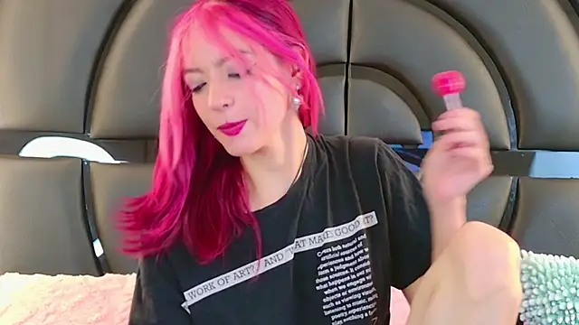 Snapshot of ElizabetthKitty chatting on 01.27.25 ElizabetthKitty online show from 01.27.25