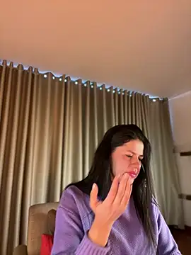 Snapshot of Alice_Biel chatting on 07.19.26 Alice Biel online show from 07.19.26