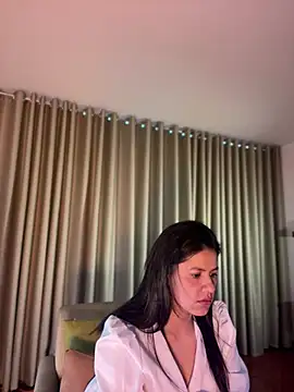 Snapshot of Alice_Biel chatting on 07.30.26 Alice Biel online show from 07.30.26