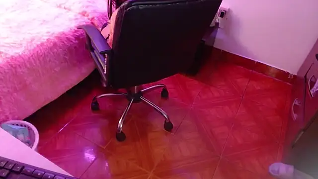 Miia-fox online show from 12.18.24