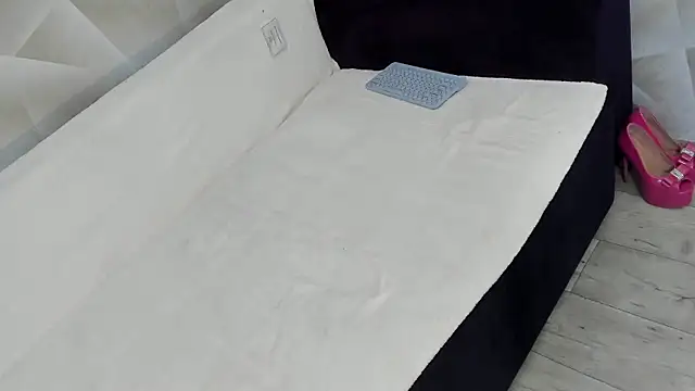 Sweet Lanaaaaa online show from 09.30.25