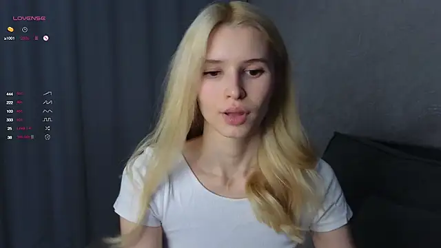 Snapshot of elsa_limerence chatting on 11.09.25 elsa limerence online show from 11.09.25