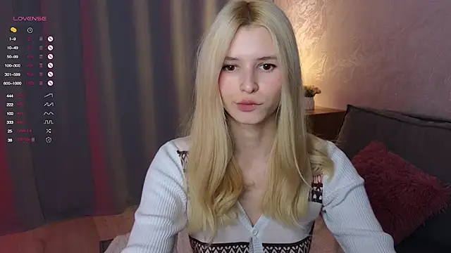 Snapshot of elsa_limerence chatting on 11.15.25 elsa limerence online show from 11.15.25