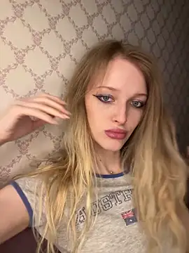 Snapshot of Evvie_Summn1 chatting on 04.03.26 Evvie Summn1 online show from 04.03.26