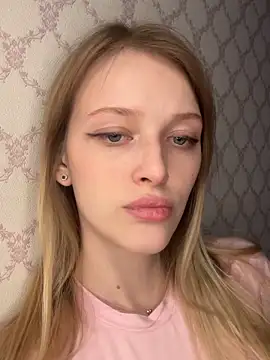 Snapshot of Evvie_Summn1 chatting on 04.07.26 Evvie Summn1 online show from 04.07.26