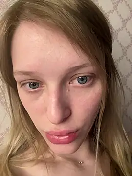 Snapshot of Evvie_Summn1 chatting on 04.20.26 Evvie Summn1 online show from 04.20.26