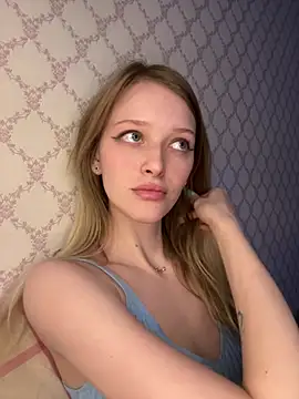 Snapshot of Evvie_Summn1 chatting on 04.25.26 Evvie Summn1 online show from 04.25.26