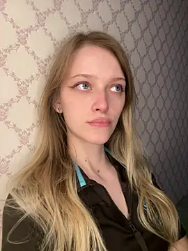 Snapshot of Evvie_Summn1 chatting on 04.26.26 Evvie Summn1 online show from 04.26.26