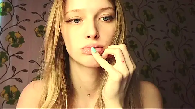 Snapshot of Evvie_Summn1 chatting on 05.12.26 Evvie Summn1 online show from 05.12.26