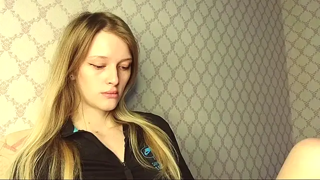 Snapshot of Evvie_Summn1 chatting on 05.15.26 Evvie Summn1 online show from 05.15.26