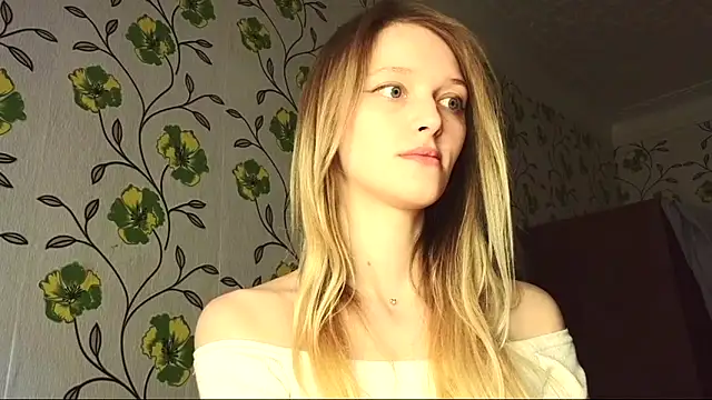 Snapshot of Evvie_Summn1 chatting on 05.17.26 Evvie Summn1 online show from 05.17.26