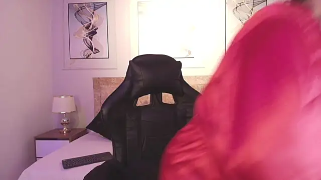 Snapshot of lyn_adamns chatting on 12.22.24 lyn adamns online show from 12.22.24