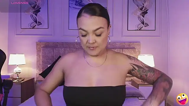 Snapshot of lyn_adamns chatting on 03.20.25 lyn adamns online show from 03.20.25