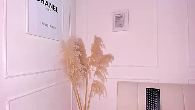 april higgins online show from 01.12.25