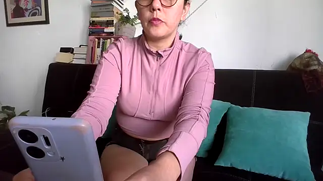 Snapshot of Tiramisu89 chatting on 11.08.25 Tiramisu89 online show from 11.08.25