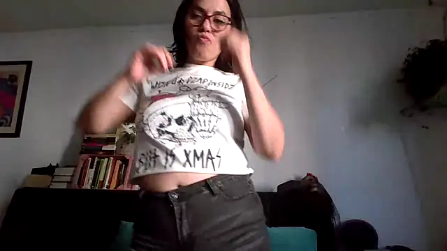 Snapshot of Tiramisu89 chatting on 11.13.25 Tiramisu89 online show from 11.13.25