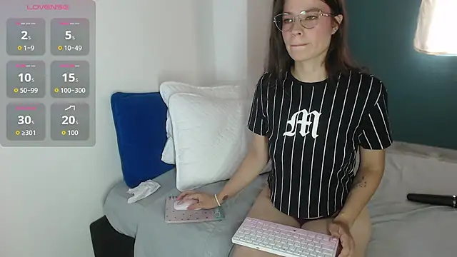 Mily Miley online show from 11.02.25