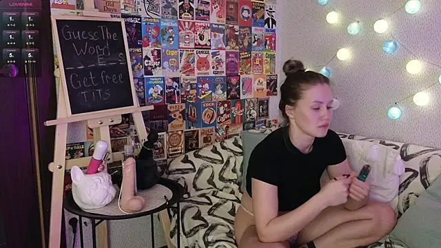 Snapshot of LittleLeen chatting on 12.16.24 LittleLeen online show from 12.16.24