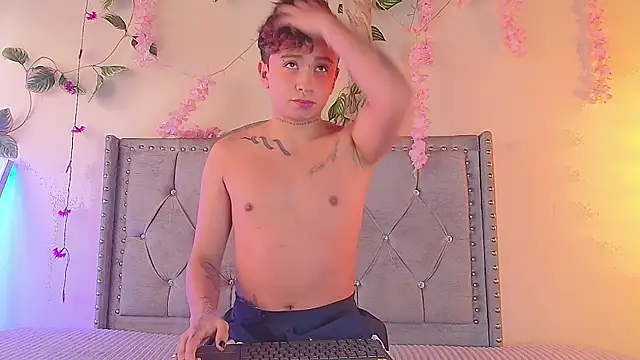 Snapshot of daimond_01 chatting on 11.14.25 daimond 01 online show from 11.14.25