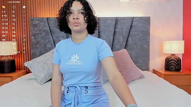 pretty sunlight  online show from 01.08.25