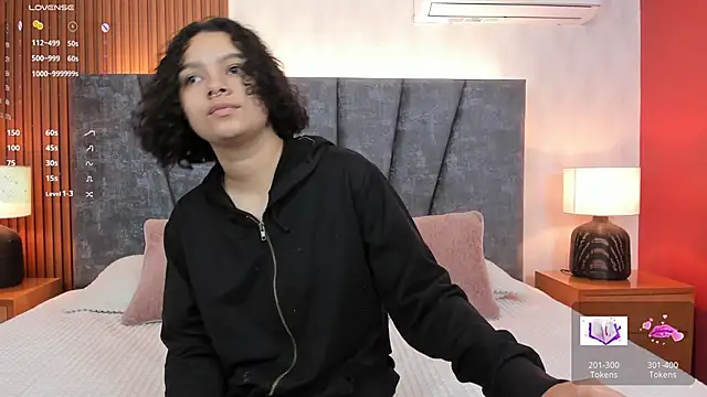 pretty sunlight  online show from 01.14.25